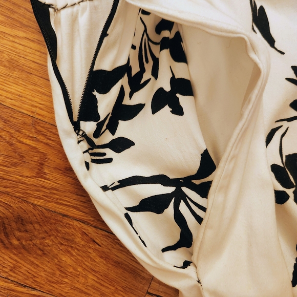 Black & White Floral Circle Skirt w/Pockets Size L/XL - Picture 14 of 16